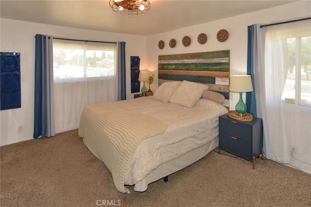 Image 4 of property listing at 10415 Redwood Avenue, Hesperia, CA 92345