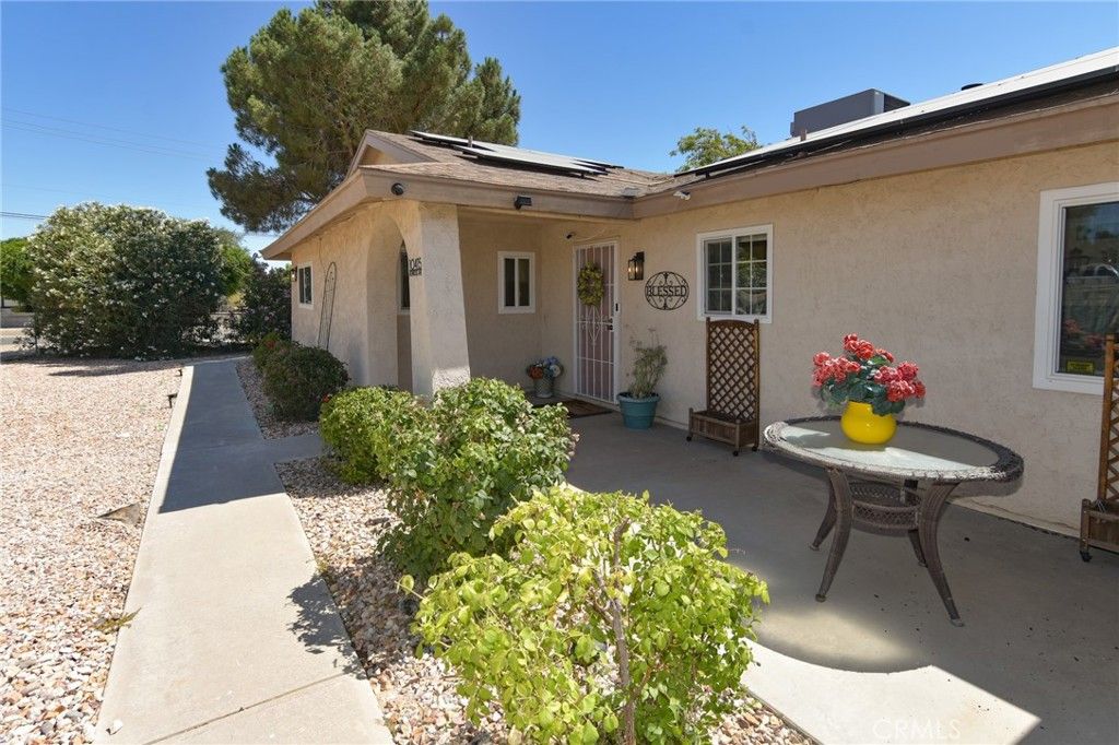 Image 7 of property listing at 10415 Redwood Avenue, Hesperia, CA 92345