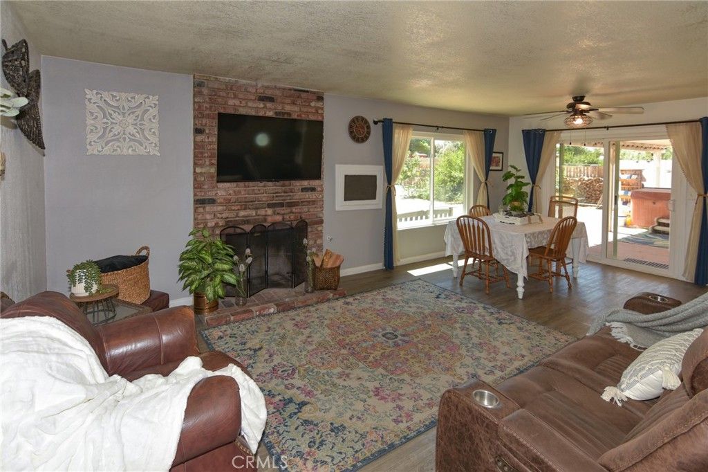 Image 8 of property listing at 10415 Redwood Avenue, Hesperia, CA 92345