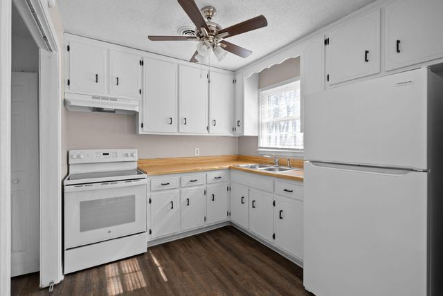 2041 Dotsonville RD, Clarksville, TN 37042