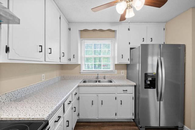2041 Dotsonville RD, Clarksville, TN 37042
