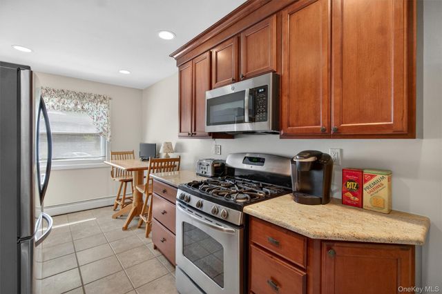 1 Church Lane N, Valley Cottage, NY 10989