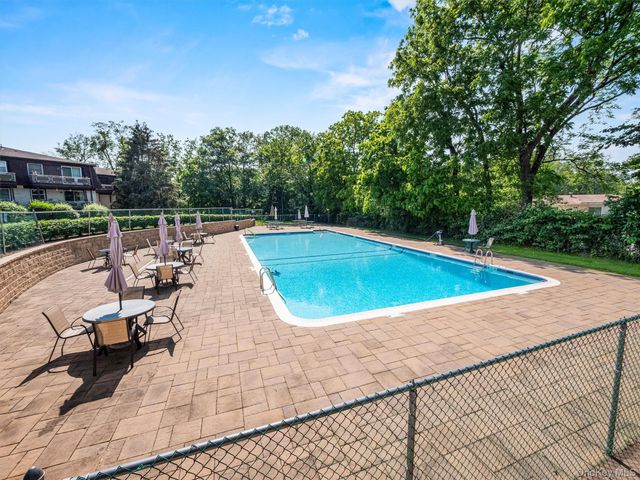 1 Church Lane N, Valley Cottage, NY 10989