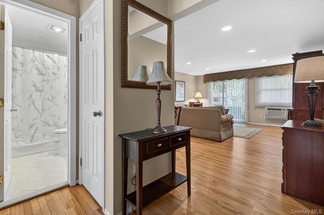 1 Church Lane N, Valley Cottage, NY 10989