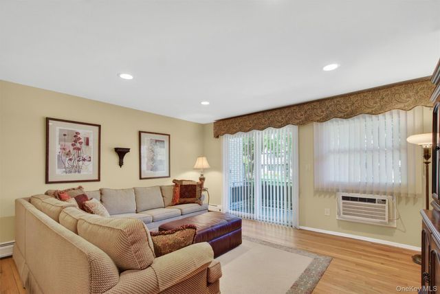 1 Church Lane N, Valley Cottage, NY 10989