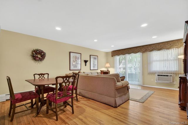 1 Church Lane N, Valley Cottage, NY 10989