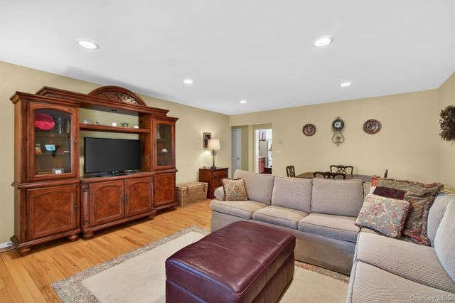 1 Church Lane N, Valley Cottage, NY 10989
