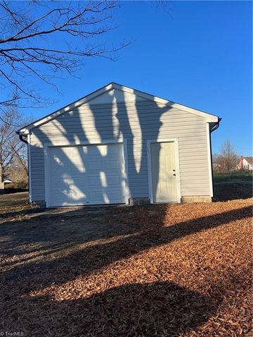 512 Dale Street, Archdale, NC 27263