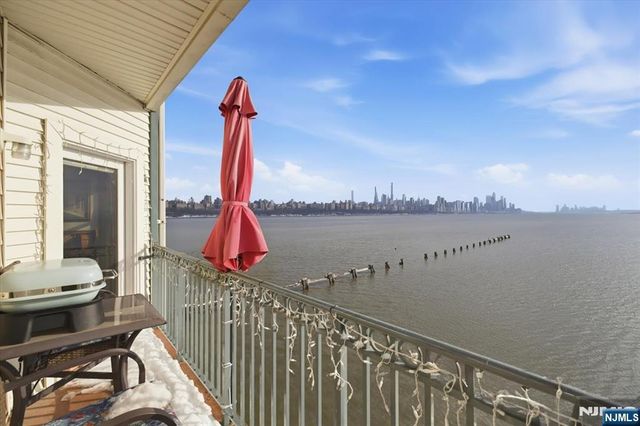 214 The Promenade 214, Edgewater, NJ 07020