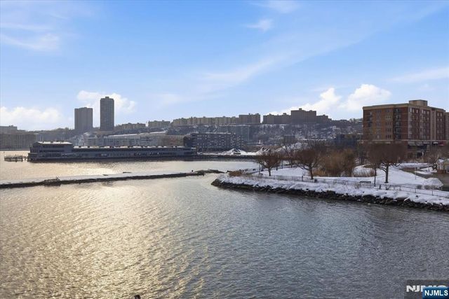 214 The Promenade 214, Edgewater, NJ 07020