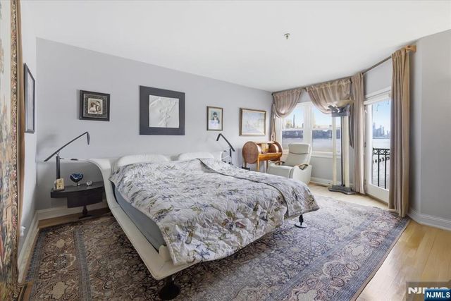 214 The Promenade 214, Edgewater, NJ 07020