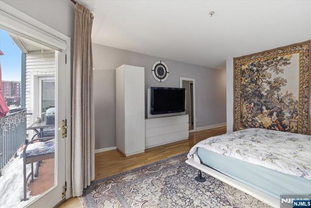 214 The Promenade 214, Edgewater, NJ 07020