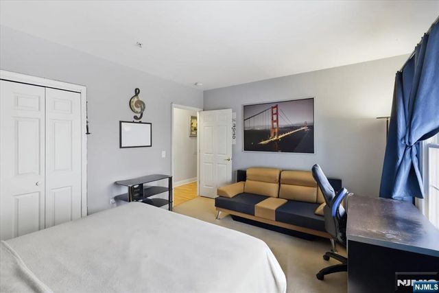 214 The Promenade 214, Edgewater, NJ 07020