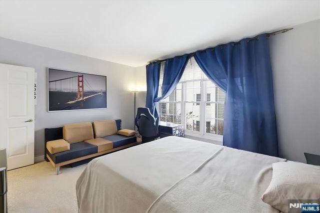 214 The Promenade 214, Edgewater, NJ 07020