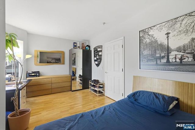 214 The Promenade 214, Edgewater, NJ 07020