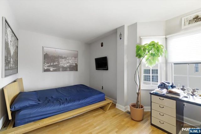 214 The Promenade 214, Edgewater, NJ 07020