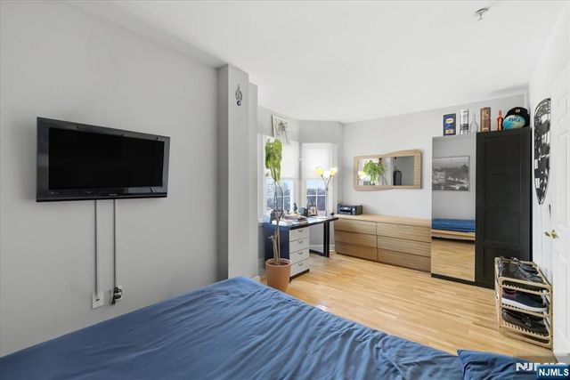 214 The Promenade 214, Edgewater, NJ 07020