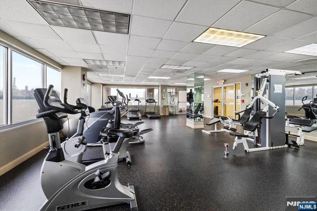 214 The Promenade 214, Edgewater, NJ 07020