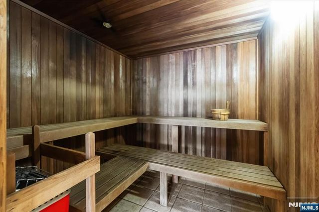 214 The Promenade 214, Edgewater, NJ 07020