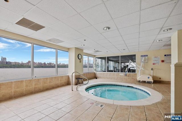 214 The Promenade 214, Edgewater, NJ 07020