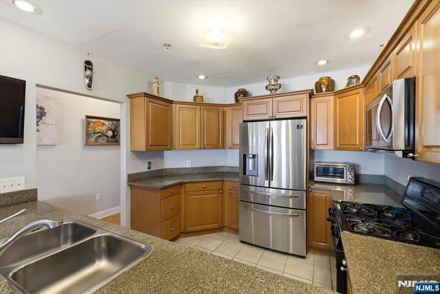 214 The Promenade 214, Edgewater, NJ 07020