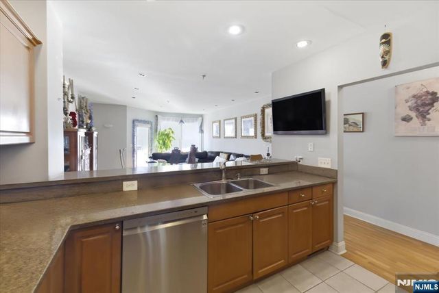 214 The Promenade 214, Edgewater, NJ 07020