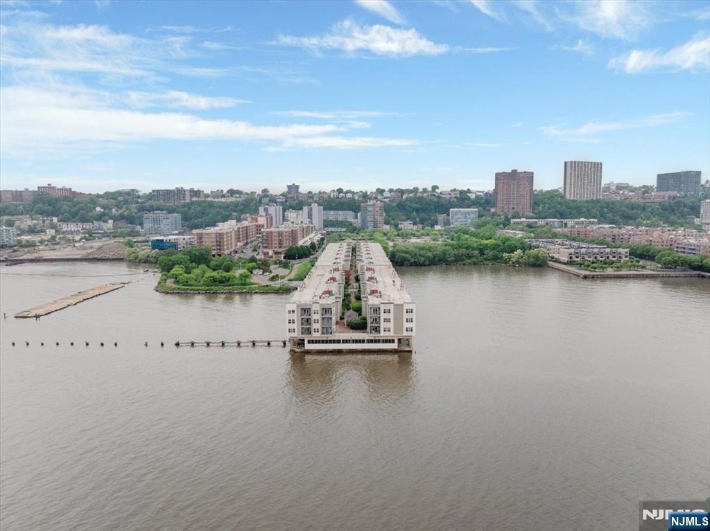 214 The Promenade 214, Edgewater, NJ 07020