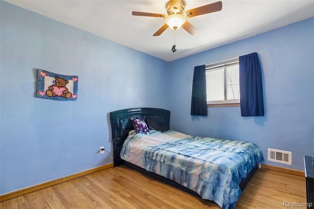 25907 Harmon Street, Saint Clair Shores, MI 48081