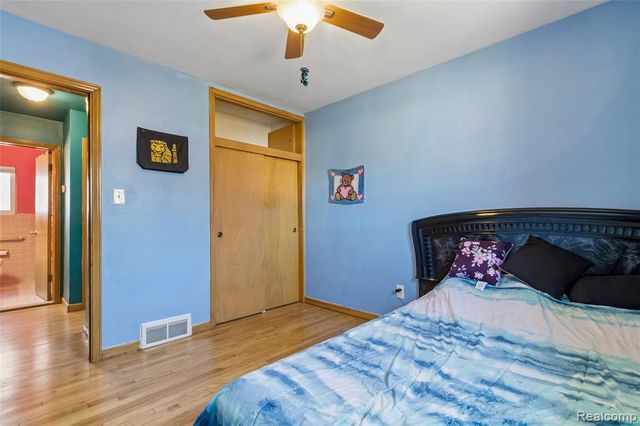 25907 Harmon Street, Saint Clair Shores, MI 48081