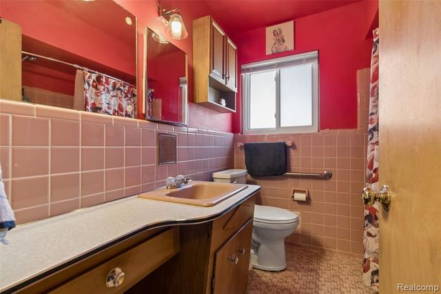 25907 Harmon Street, Saint Clair Shores, MI 48081