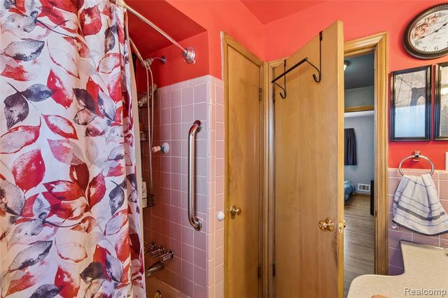 25907 Harmon Street, Saint Clair Shores, MI 48081