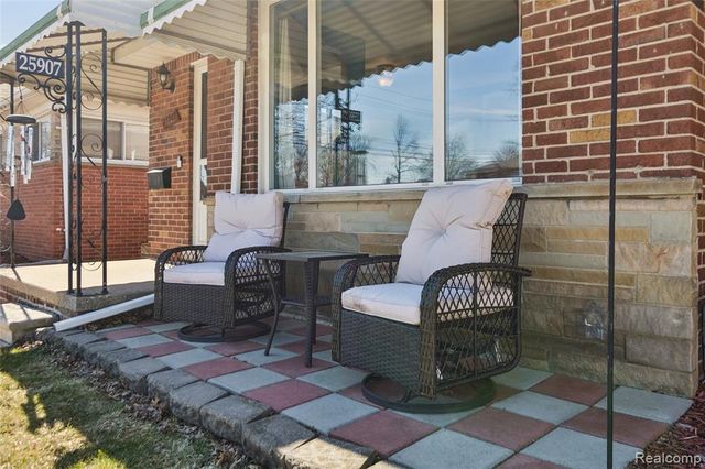 25907 Harmon Street, Saint Clair Shores, MI 48081