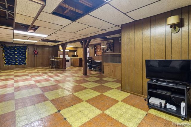 25907 Harmon Street, Saint Clair Shores, MI 48081