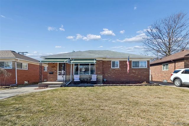 25907 Harmon Street, Saint Clair Shores, MI 48081