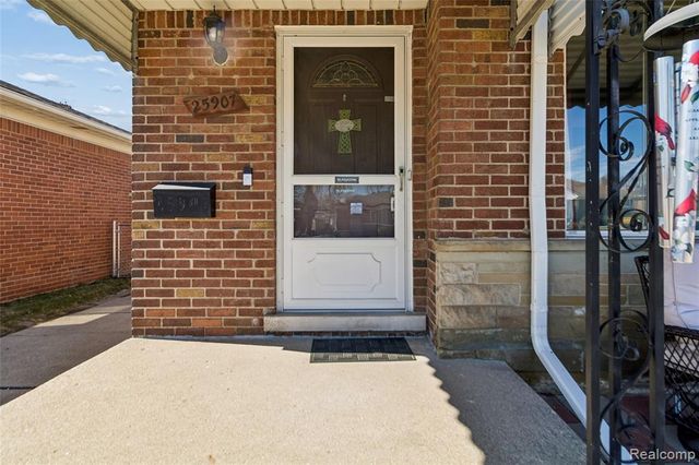 25907 Harmon Street, Saint Clair Shores, MI 48081