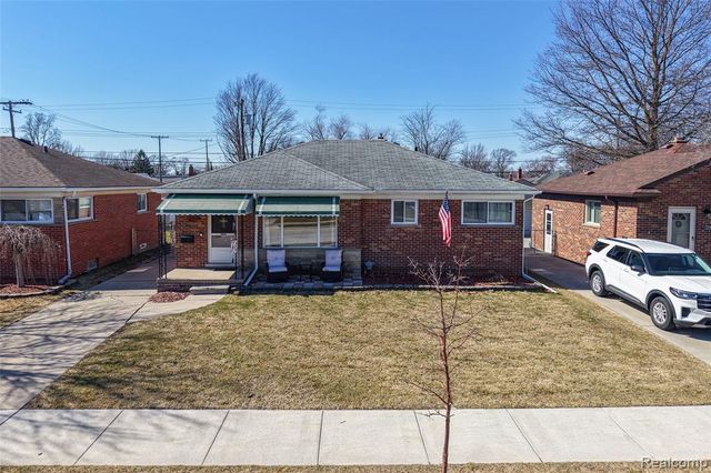 25907 Harmon Street, Saint Clair Shores, MI 48081