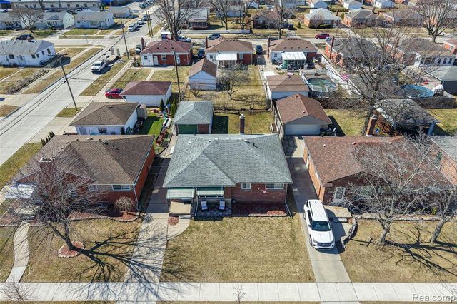 25907 Harmon Street, Saint Clair Shores, MI 48081