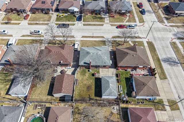 25907 Harmon Street, Saint Clair Shores, MI 48081