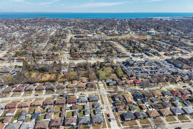 25907 Harmon Street, Saint Clair Shores, MI 48081