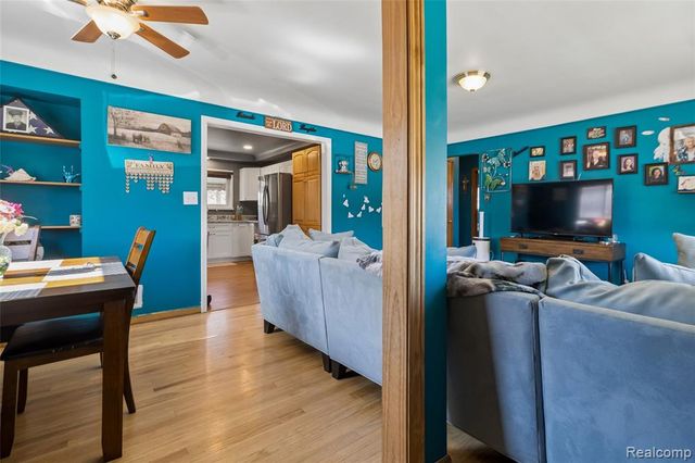 25907 Harmon Street, Saint Clair Shores, MI 48081