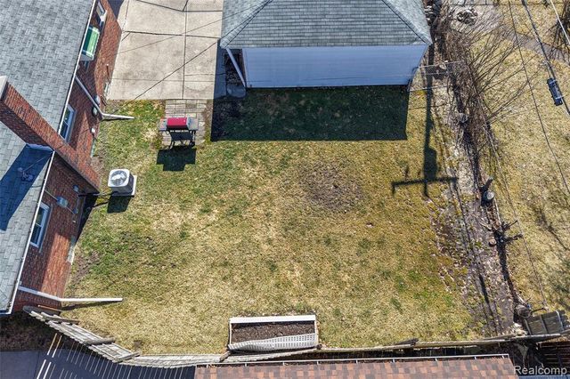 25907 Harmon Street, Saint Clair Shores, MI 48081