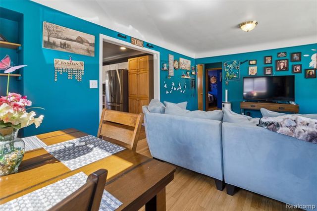 25907 Harmon Street, Saint Clair Shores, MI 48081