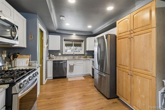 25907 Harmon Street, Saint Clair Shores, MI 48081