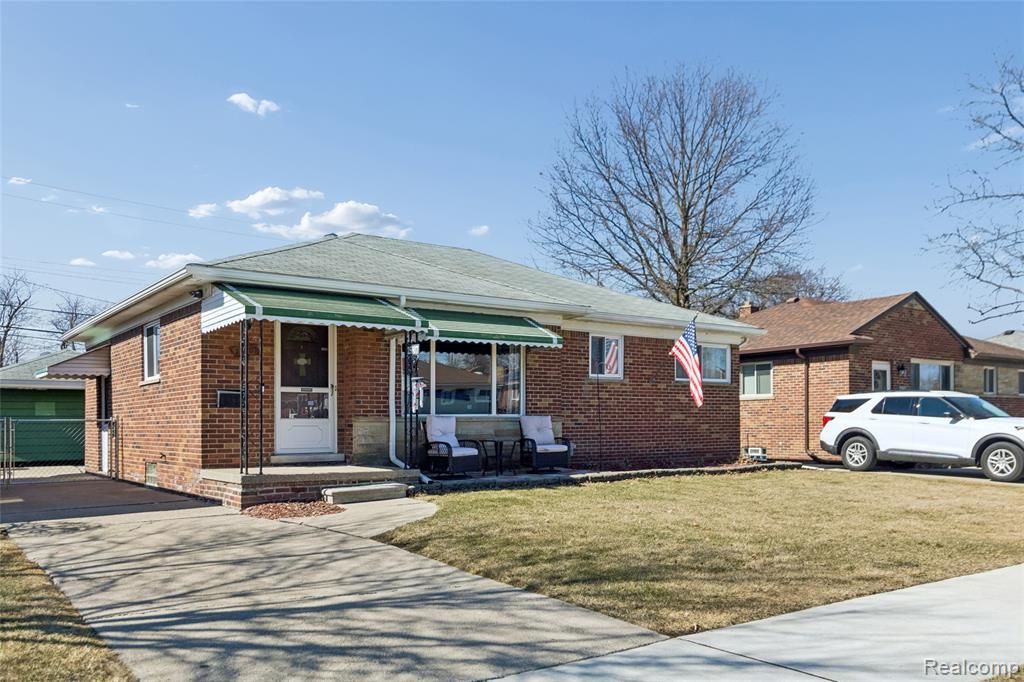 25907 Harmon Street, Saint Clair Shores, MI 48081