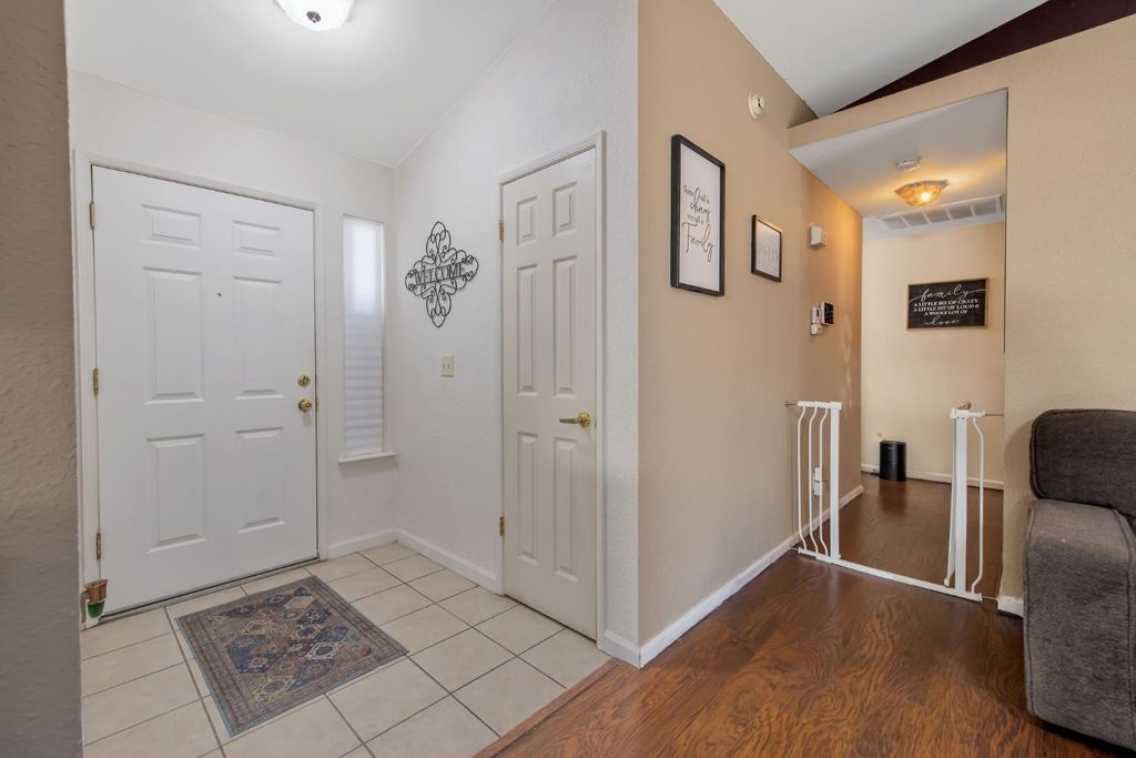 Image 13 of property listing at 517 Tucker Avenue, Sanger, CA 93657