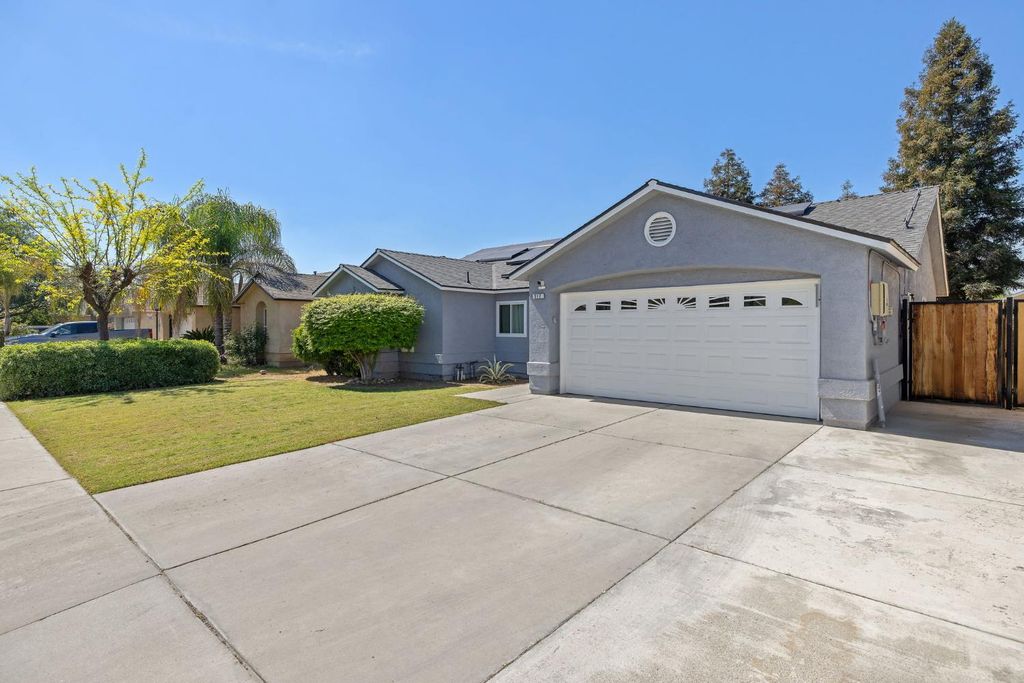 Image 2 of property listing at 517 Tucker Avenue, Sanger, CA 93657