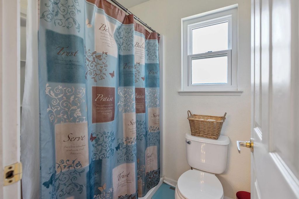 Image 24 of property listing at 517 Tucker Avenue, Sanger, CA 93657