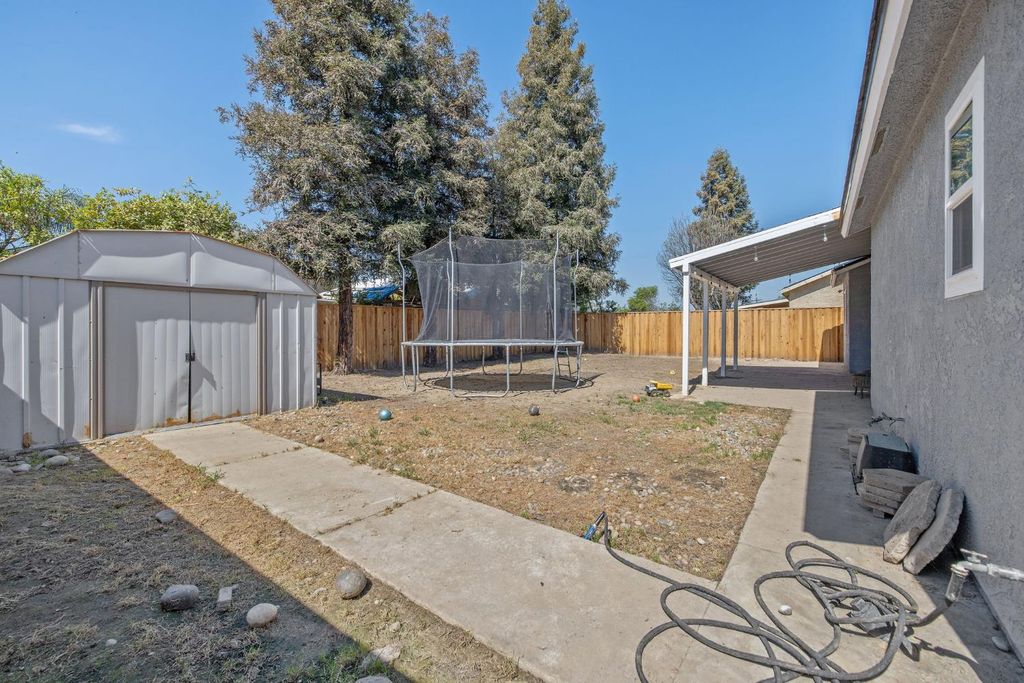 Image 25 of property listing at 517 Tucker Avenue, Sanger, CA 93657