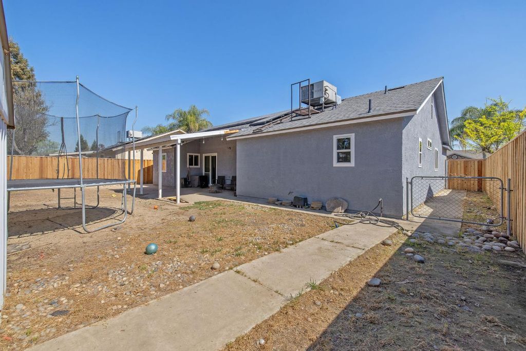 Image 26 of property listing at 517 Tucker Avenue, Sanger, CA 93657
