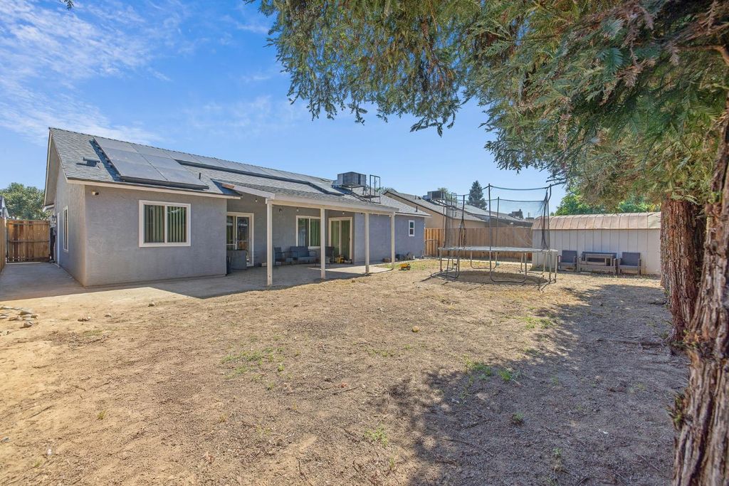 Image 28 of property listing at 517 Tucker Avenue, Sanger, CA 93657